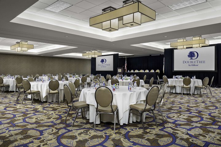 DoubleTree by Hilton Chicago OHare Airport - Rosemont