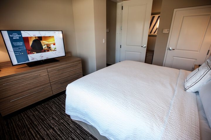 Room 32 of 43