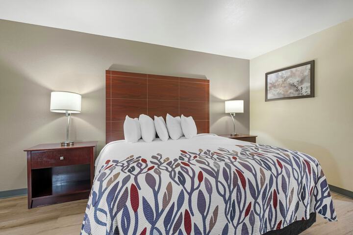 Red Roof Inn Charlestown