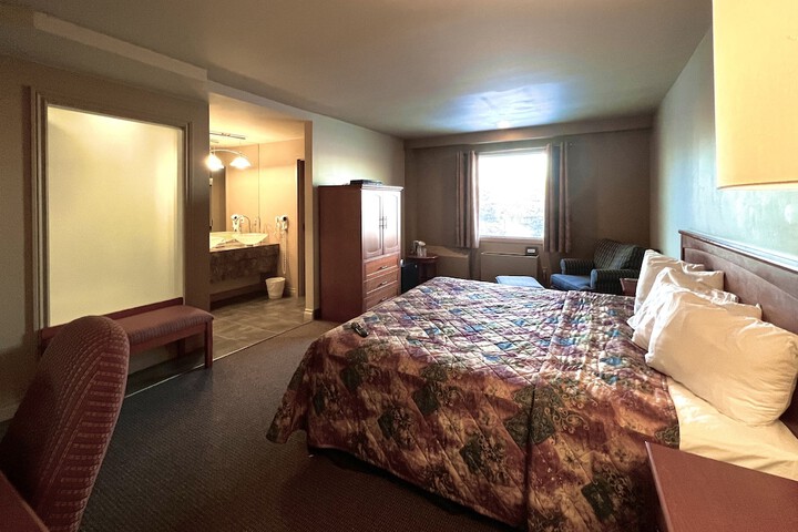 Room 43 of 59