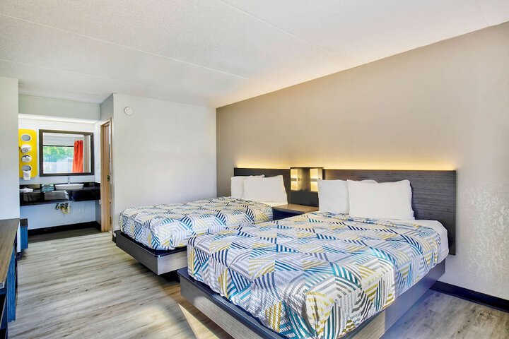 Room 8 of 25