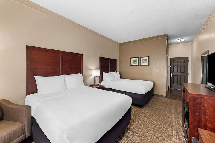 Comfort Inn & Suites Heath - Newark South