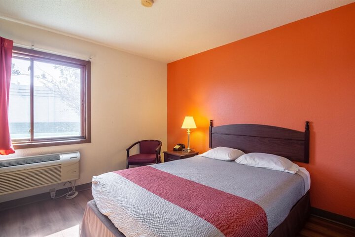 Motel 6 Saukville WI