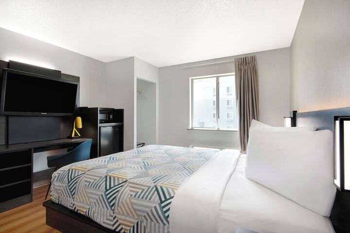 Room 9 of 26
