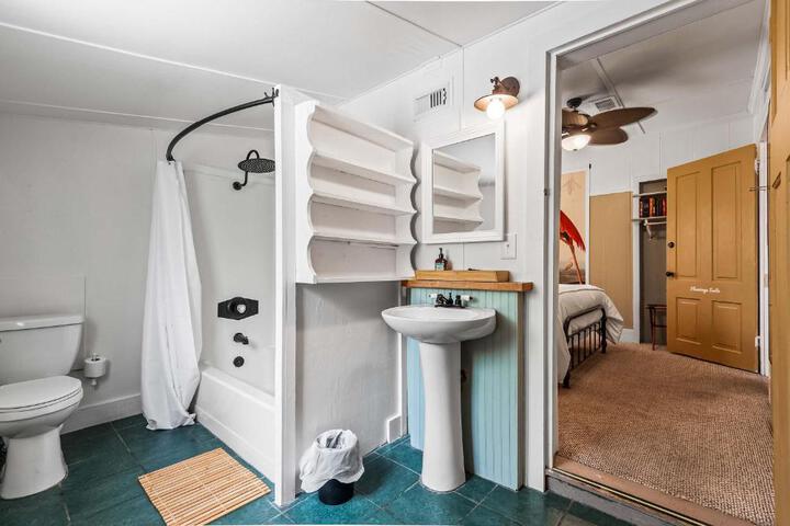 Old Carrabelle Hotel Flamingo Suite