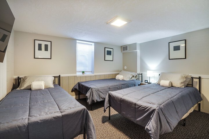 Inviting Minneapolis Vacation Rental w / Game Room!