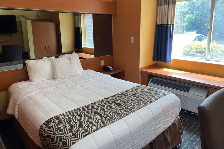 Room 7 of 16