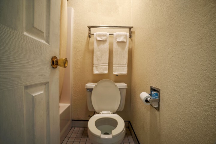 Room 27 of 70
