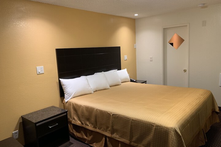 Room 13 of 35
