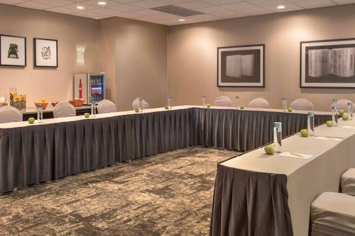DoubleTree by Hilton Chicago Schaumburg