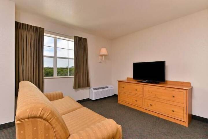 Americas Best Value Inn & Suites Winnie