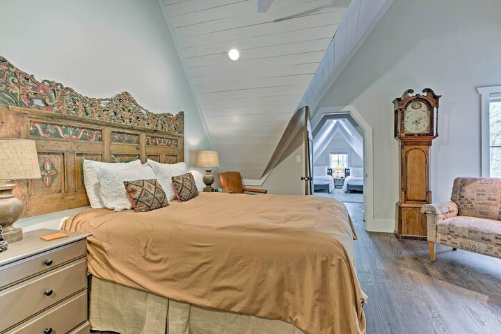 Enchanting Tryon Home w / Hot Tub 14 Mi to Tiec!