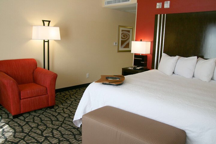 Room 28 of 83