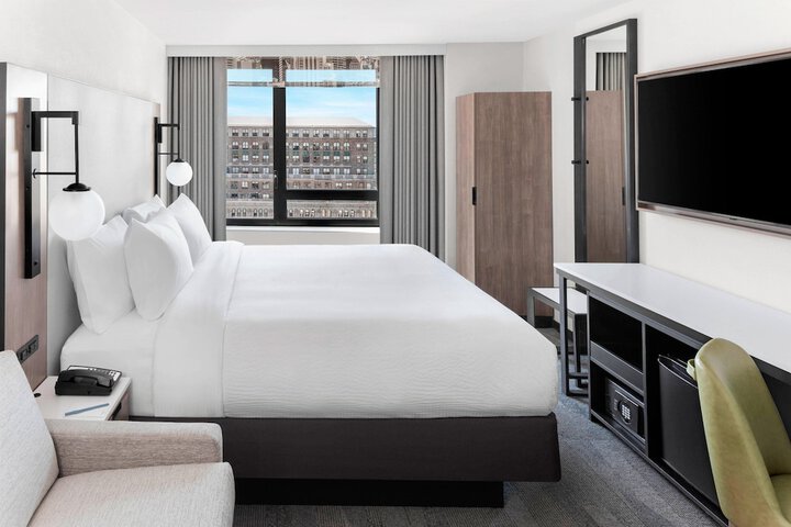 Room 21 of 34