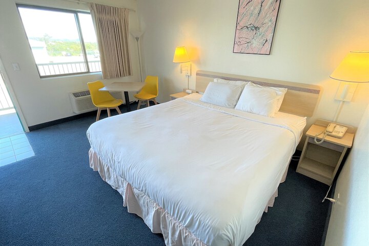 Room 32 of 74