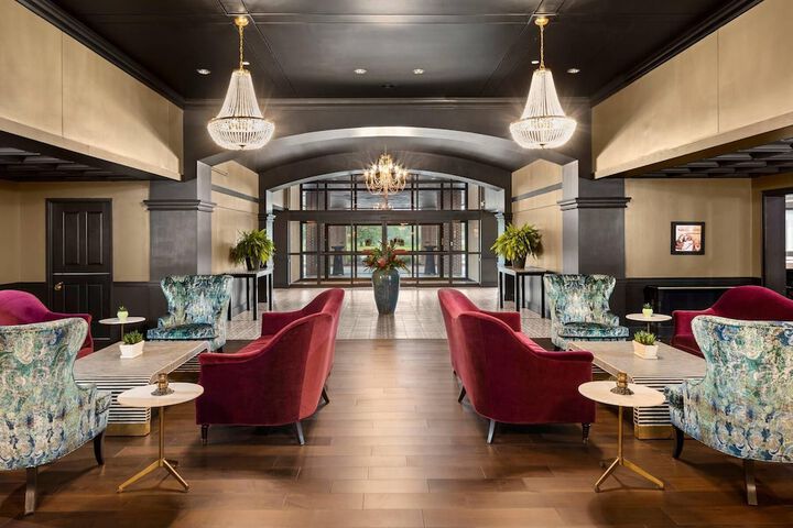 The Highlander Hotel Iowa City an Ascend Collection Hotel