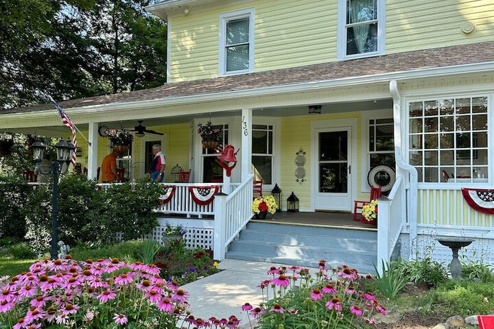 Red Rocker Inn