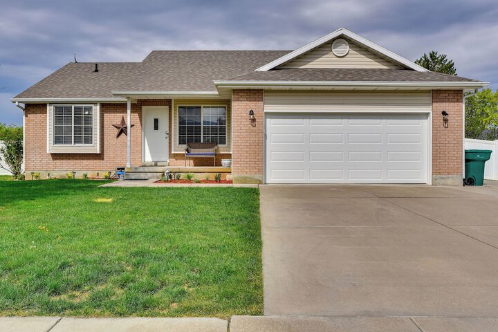 Family-friendly Clearfield Home w / Hot Tub!