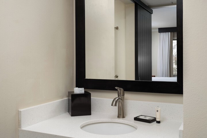Room 21 of 74