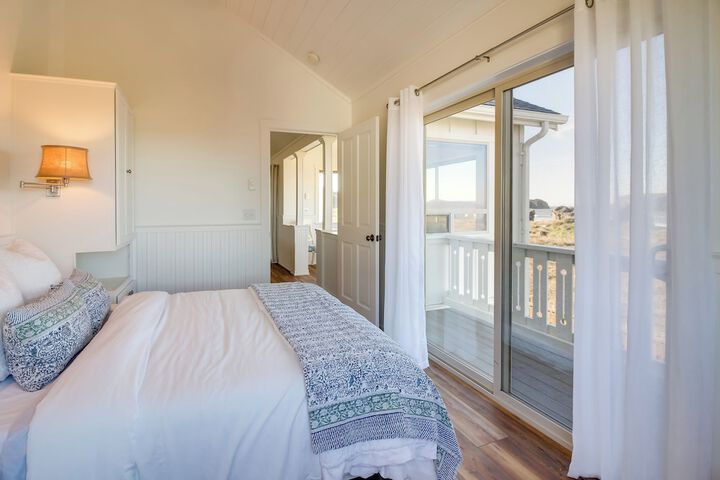 Beachfront Bandon Vacation Rental w / Ocean View!