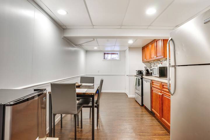 Shared Yard 4 Mi to Nyc: Englewood Apartment!