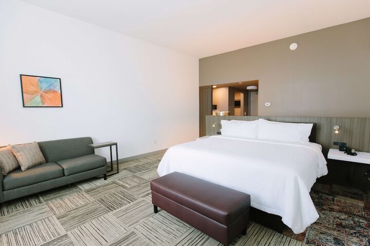 Room 27 of 47