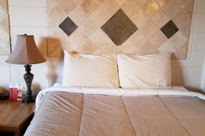 Room 8 of 10