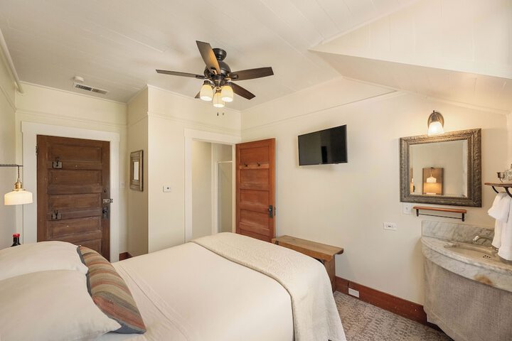 Room 53 of 113
