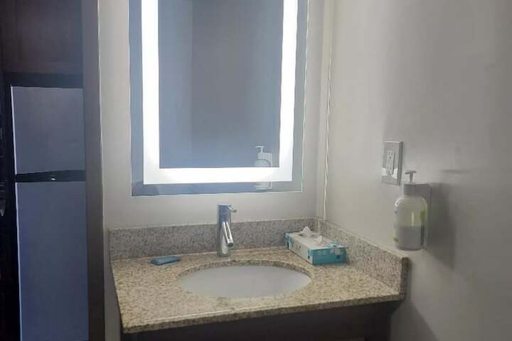 Room 8 of 16