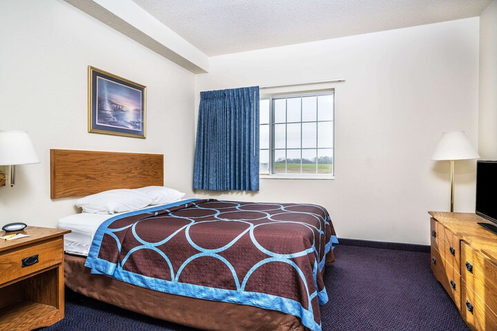 Room 12 of 32