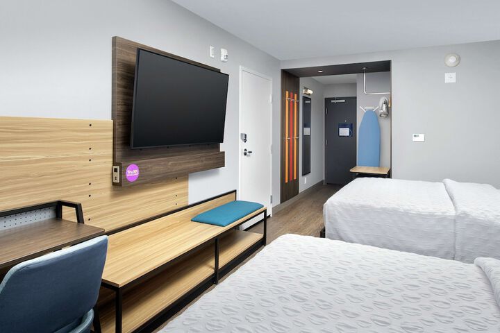 Room 13 of 34