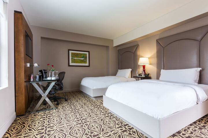 Room 25 of 62