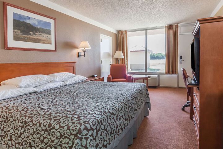 Room 10 of 33
