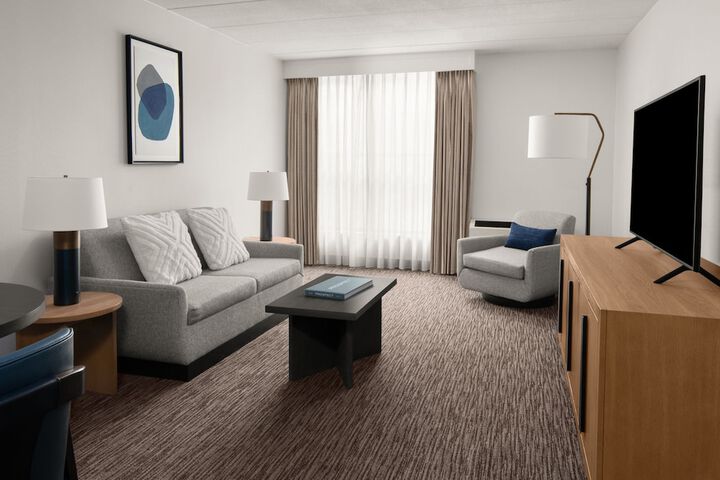 Sheraton Milwaukee Brookfield Hotel