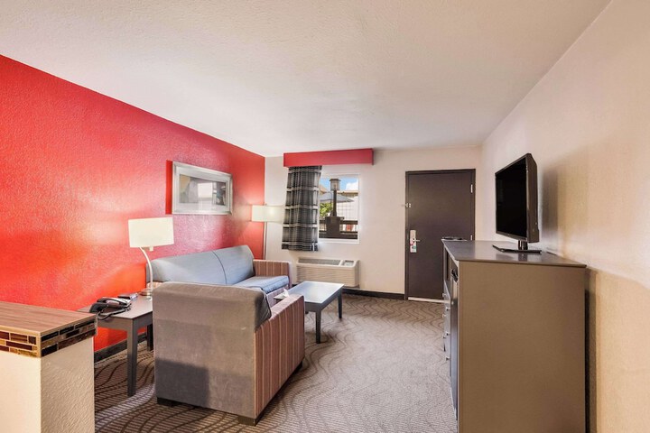 Room 30 of 65