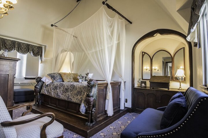 PURCELL MANSION B & B