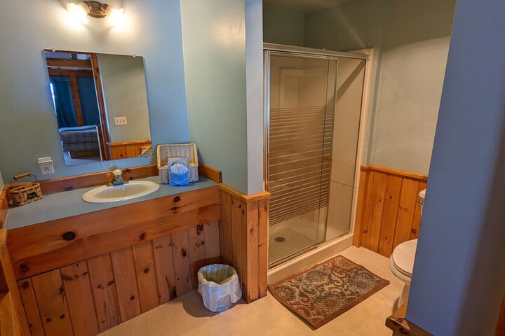 Room 4 of 16