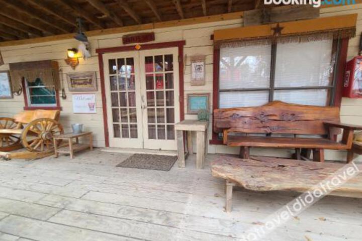 The Buffalo Girls Hotel