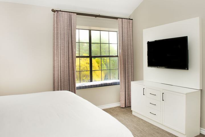 Room 105 of 142