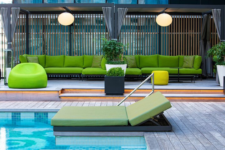 Lounge 110 of 131