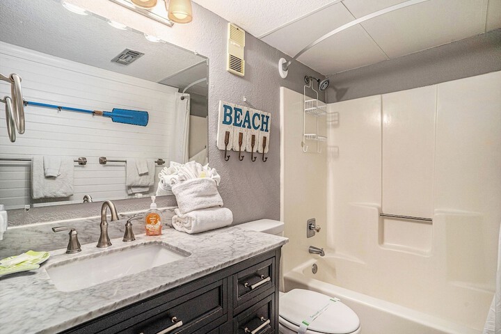 0401 Waters Edge Resort 3 Bedroom Condo by RedAwning