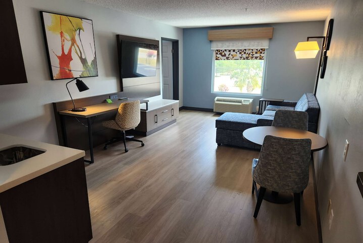 La Quinta Inn & Suites by Wyndham Warner Robins - Robins AFB