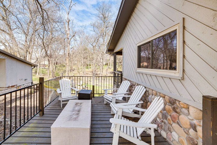 Pickleball / sport Court: Spacious Kemp Home!