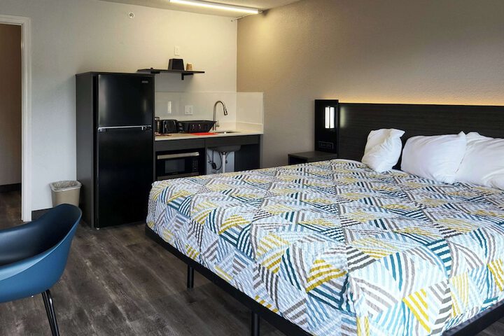 Room 16 of 32