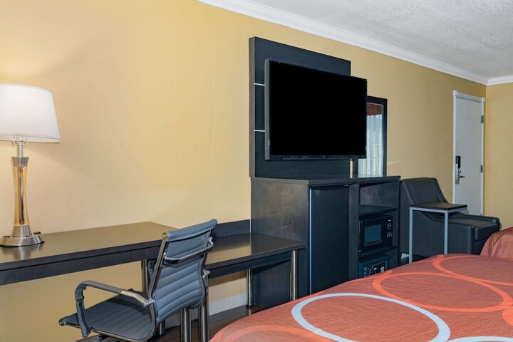 Room 11 of 34