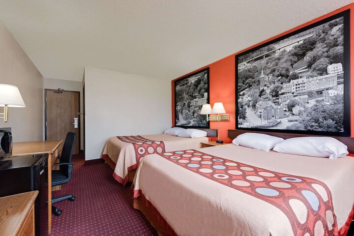 Room 6 of 15