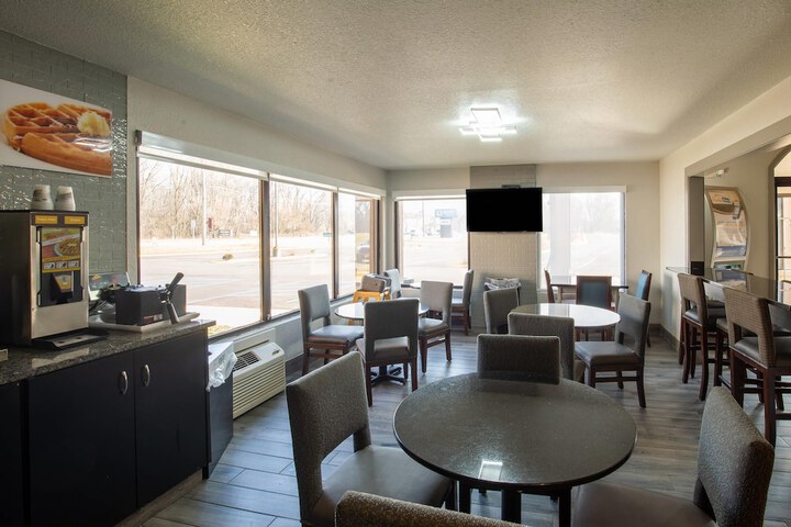 Quality Inn & Suites Portage Central