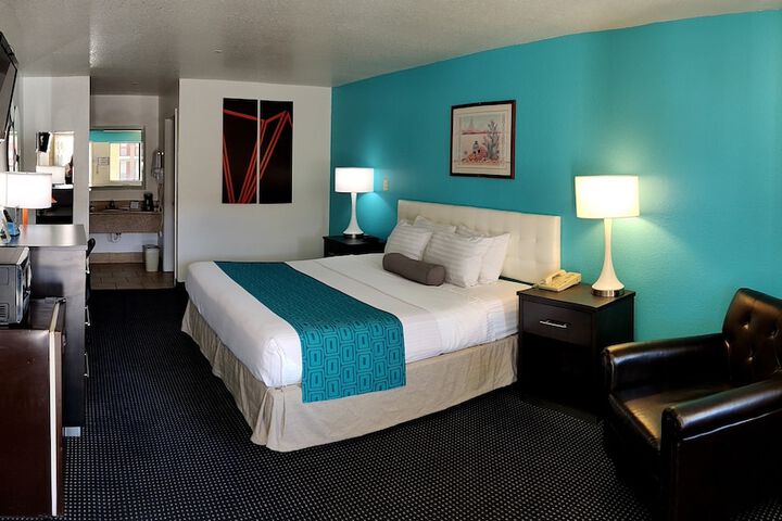Howard Johnson by Wyndham Holbrook