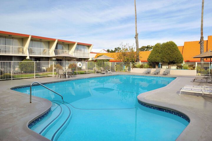 Travelodge by Wyndham Monterey Bay