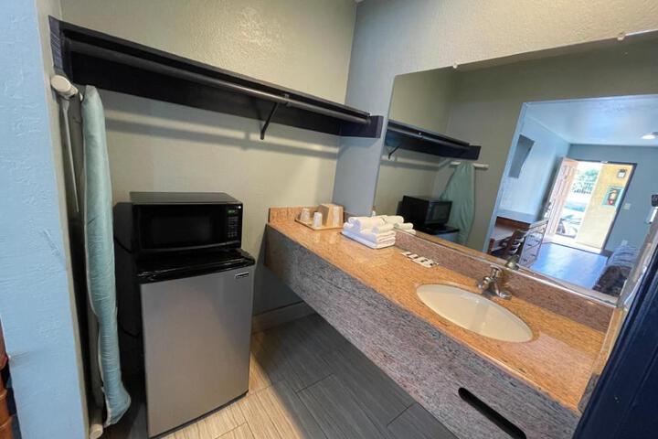 Travelers Inn